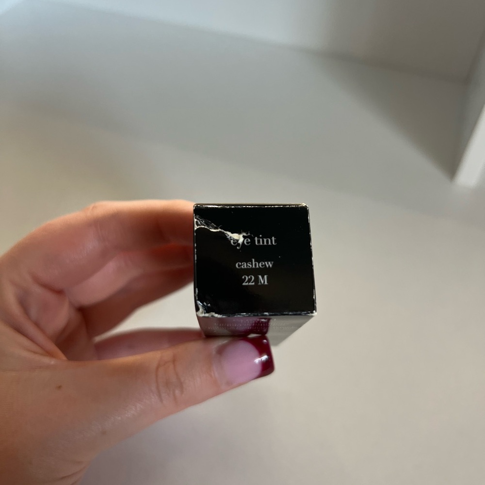 Giorgio Armani Eye Tint Long Lasting Matte Eyeshadow - 22M in Cashew - Picture 6 of 8